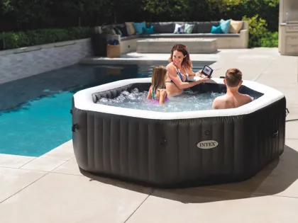 Spas gonflables Intex, nouveaux motifs et formes