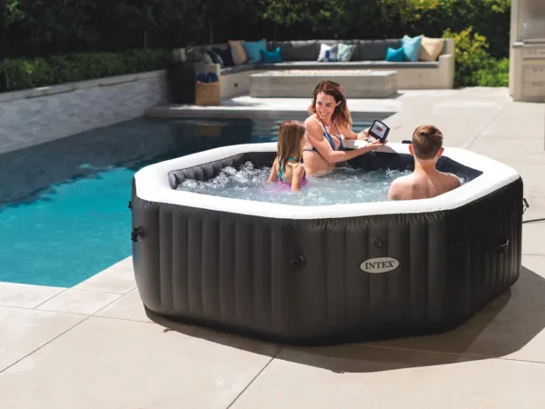 Le PureSpa octogonale Carbone contemporain et chic