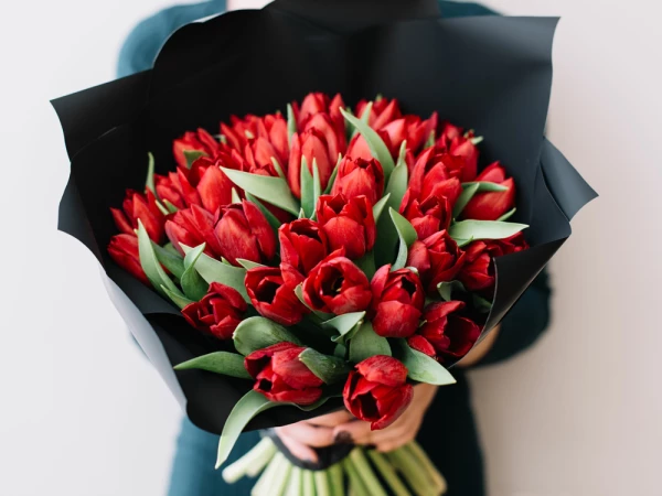 Osez le bouquet de tulipes rouges pour la St Valentin
