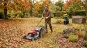 Broyage des feuilles mortes : l'astuce pour gagner du temps et nourrir la terre