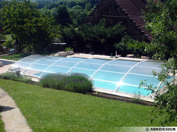 L'abri de piscine bas