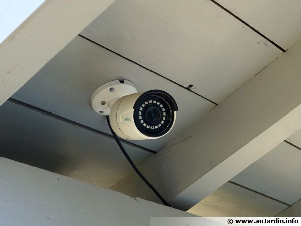 Installation de Caméra de Surveillance Extérieure