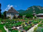 Le Château des Allues et son potager Le Château des Allues et son potager
