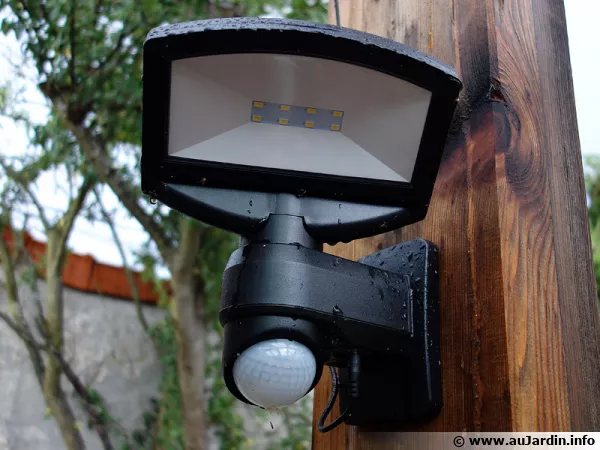 Eclairage aux leds et solaire avec dtection de prsence