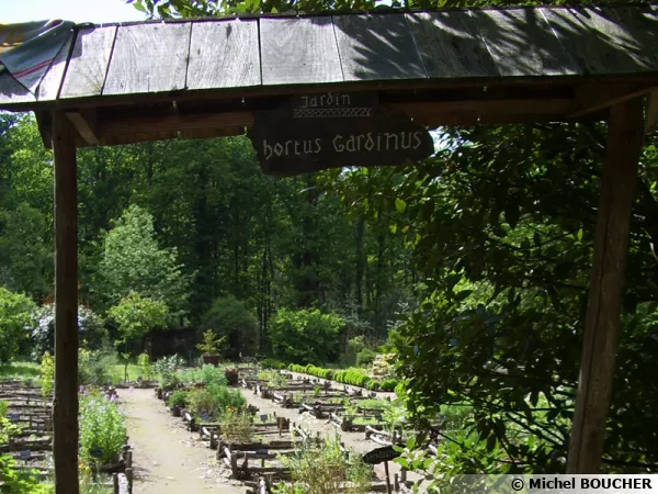 Entrée du jardin botanique médiéval de la chevalerie de Sace