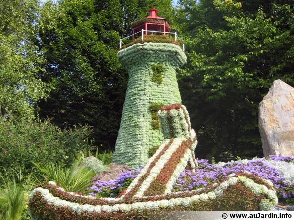 Mosaculture, un phare trnant au milieu d'un rond-point