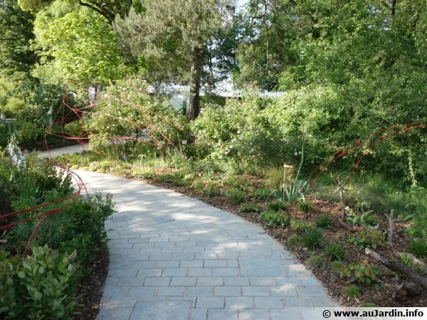 Allée d'entrée du jardin d'essai de l'OTJ 2014