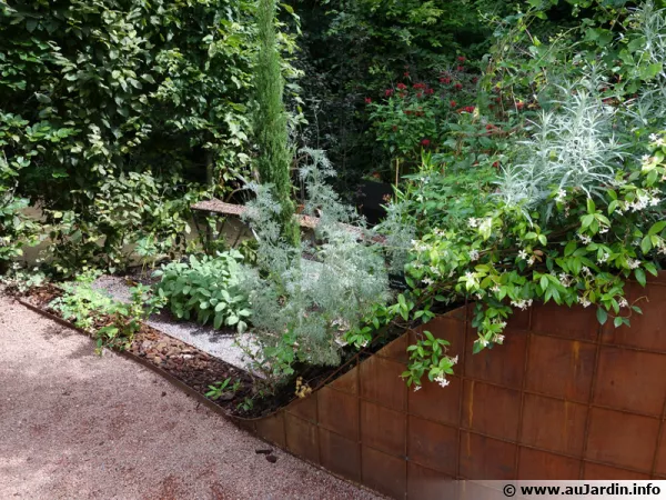 Amnager le jardin de ville avec des verticalits et des horizontalits pour exploiter l'espace
