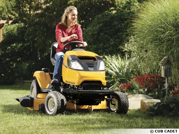 Tondeuse avec extraction latrale du mulching