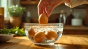 Vos �ufs frais sont peut-�tre d�j� p�rim�s sans que vous ne le sachiez : le pi�ge qui menace vos repas