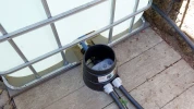 Goutte-�-goutte par gravit� : le syst�me d'arrosage parfait pour partir l'esprit tranquille