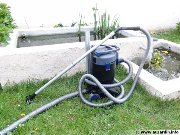 Aspirateur pour bassin et piscine