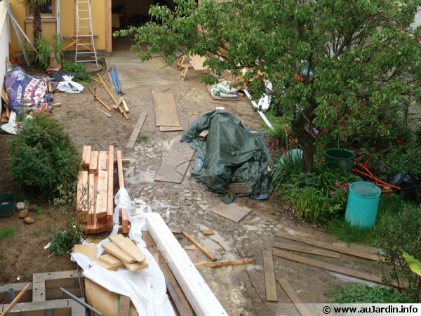 Un jardin pendant un chantier