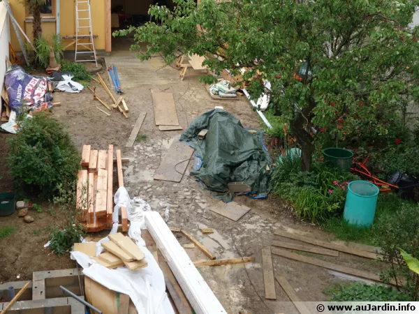 Un jardin pendant un chantier