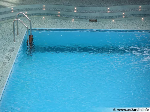La piscine d'intérieur ne nécessite pas l'emploi de stabilisant