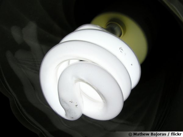 Une ampoule fluocompacte