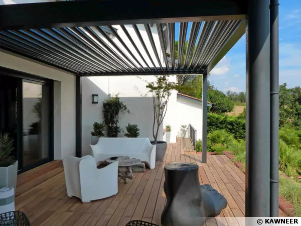 Pergola bioclimatique Kanopee par KAWNEER