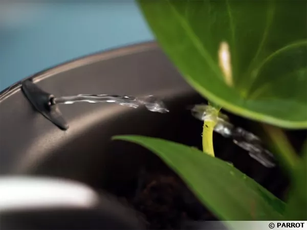 Le parrot pot avec arrosage intégré et autres indicateurs