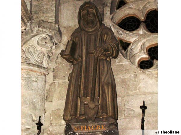 Statue de Saint Fiacre, patron des jardiniers à l'église Saint Taurin d'Évreux