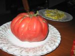 Tomate géante cultivéee dans le sud de l'Ontario, au Canada