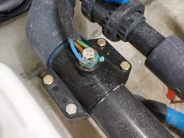 Mise à la terre de la piscine sur une prise dédiée