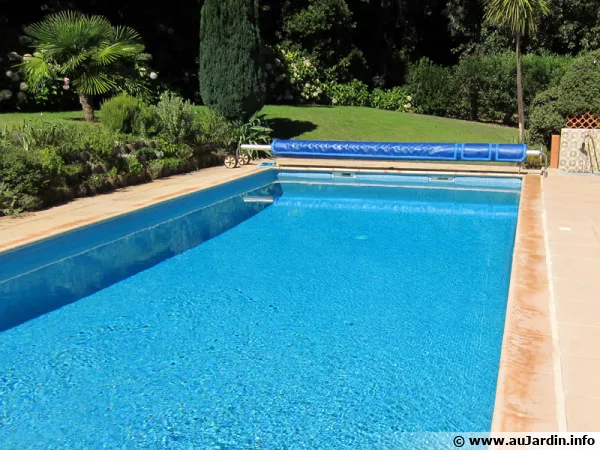Préparer la piscine avant le départ en vacances
