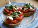Bruschettas aux tomates et  la mozzarella