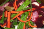 Lapin marin aux aromatiques et au vin rouge