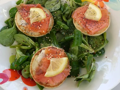 Mini blinis au saumon fum�