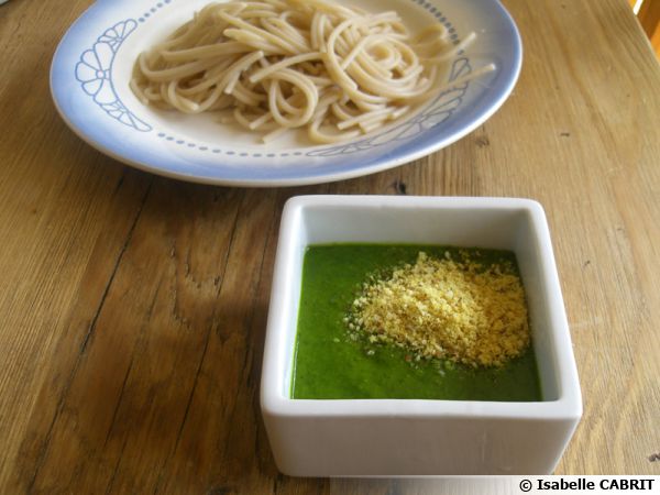 Pesto d'épinard aux amandes et sésame