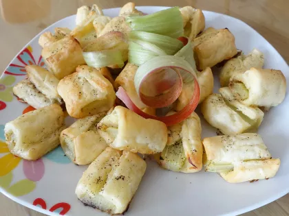 Petits feuillet�s � la rhubarbe