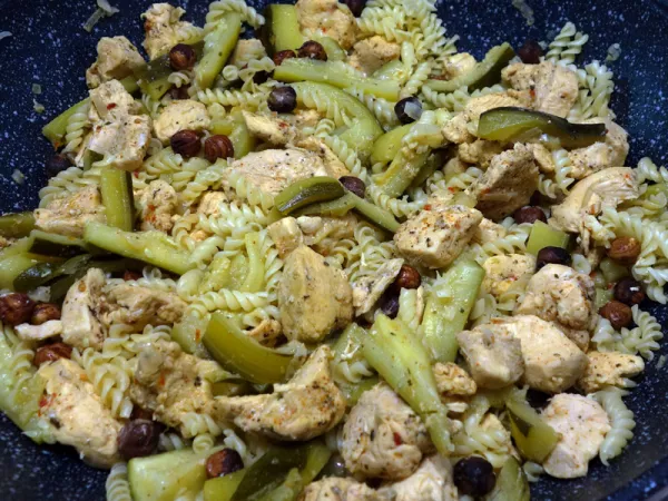 Poulet épicé au citron et noisettes