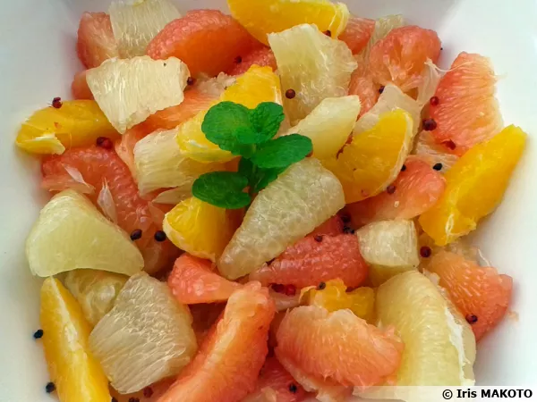 Salade d'agrumes aux baies roses