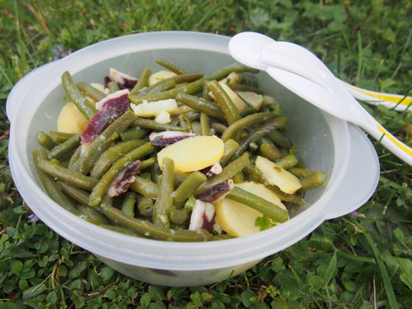 Salade de pommes de terre et haricots verts sauce aux herbes