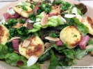 Salade aux quenelles et lardons