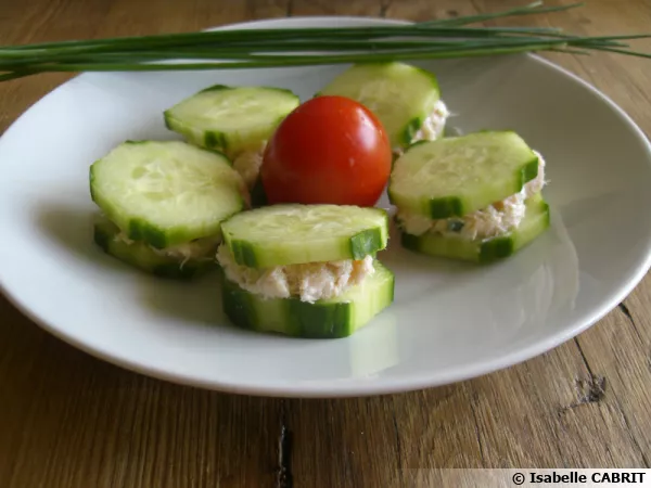 Sandwichs de concombre  la mousse de saumon