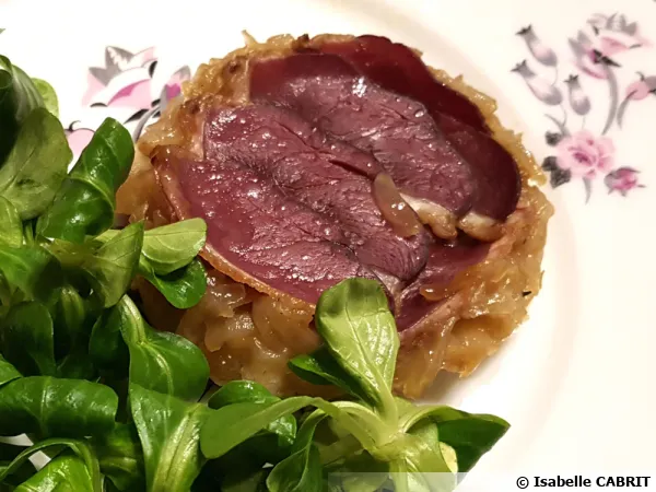 Tatin de magret de canard au confit d'oignons