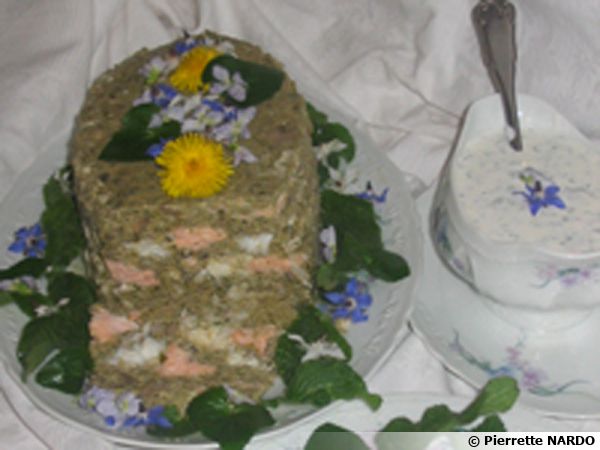 Terrine de poisson aux fleurs et herbes