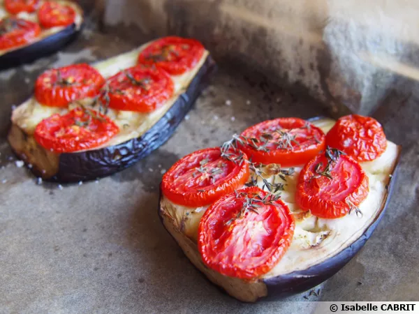 Tranches d'aubergine  la tomate, cuites au four