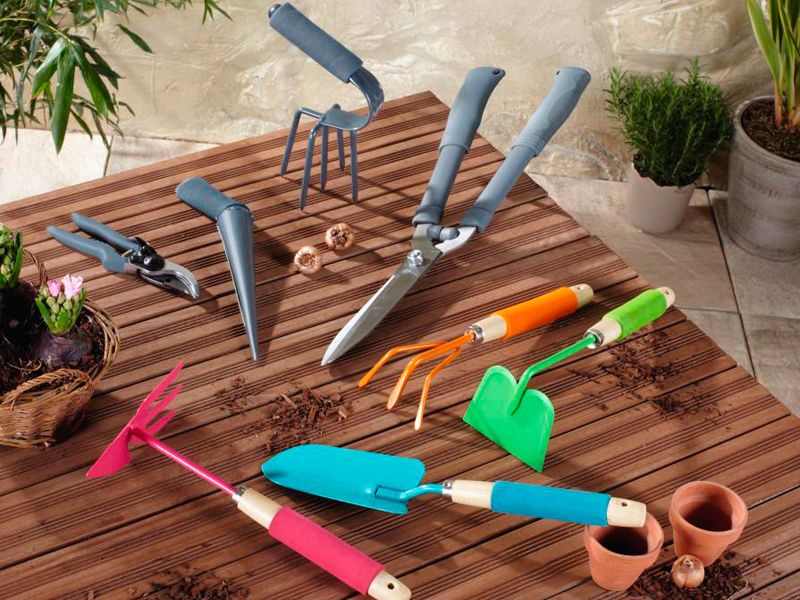 Les petits outils à main du jardinier